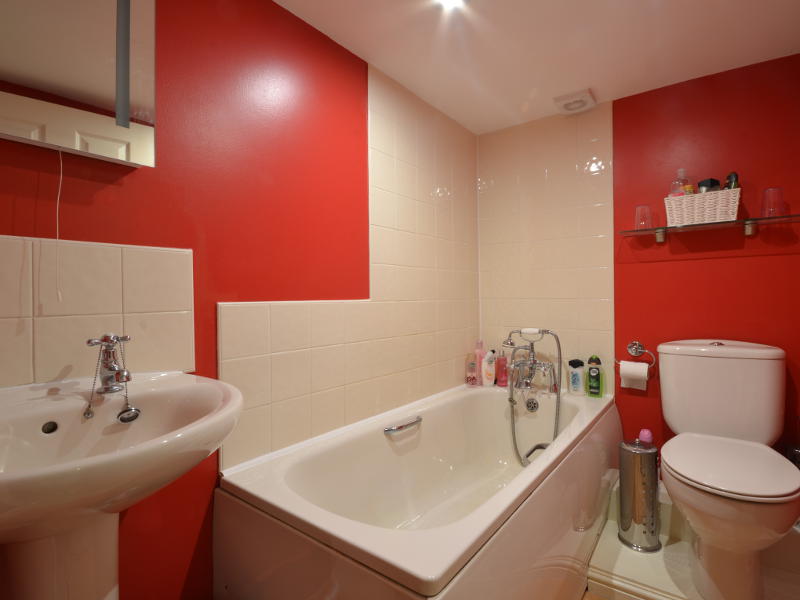 Double Bedroom Ensuite Bathroom